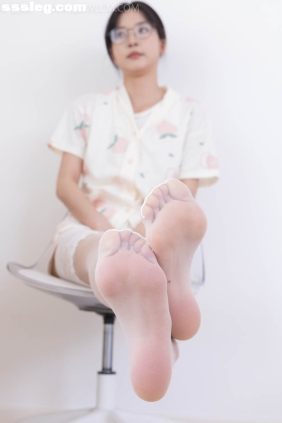 物恋传媒 No.2408 茯苓 薄白丝[160P+1V3.35G]