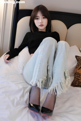 汁汁 牛仔裤下的虾线黑丝[78P208M]