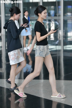 街拍作品 热裤丝袜拖鞋小姐姐[86P2.07G]