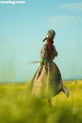 [YITUYU艺图语]2025.09.29 辽阔的土地生不出狭隘的爱 熹微[29P436M]