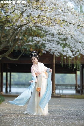 [YITUYU艺图语]2025.08.19 樱花汉服 汀贰[13P246M]