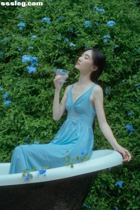 [YITUYU艺图语]2025.06.08 夏天与蓝雪花 阿吉缘子[14P152M]