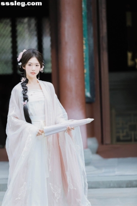 [YITUYU艺图语]2025.09.11 落叶聚还散寒鸦栖复惊 吴毅非[21P217M]