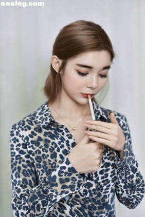 [YITUYU艺图语]2025.11.14 蓝调氛围 yangliyi27[16P254M]