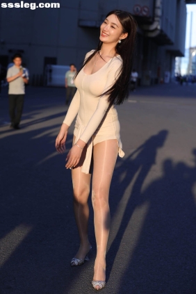 街拍作品 白色连体衣亮丝[128P1.05G]