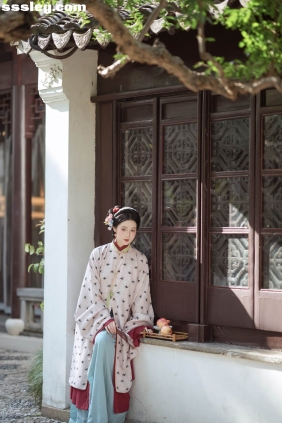 [YITUYU艺图语]2025.08.23 榴花开欲然 我是金儿呀[22P349M]