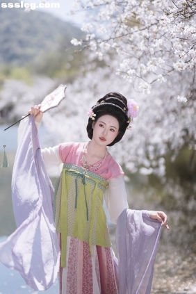 [YITUYU艺图语]2025.06.12 踏春赏樱 是霜泠吖[66P600M]