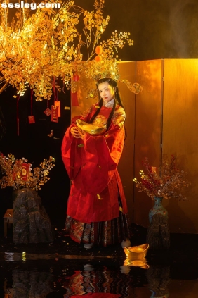 [YITUYU艺图语]2025.11.11 新年恭喜发财 落雨清玲[12P236M]