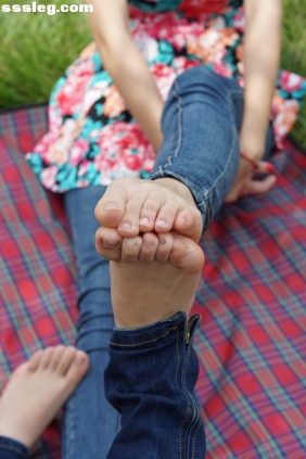 自由摄影 No.106 瞧瞧 流鼻血了 脚斗[76P190M]