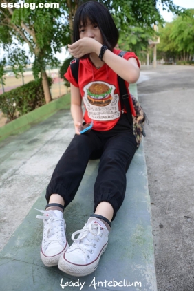 [战前女神]恋足美腿摄影套图125 [89P187M]