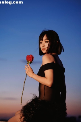 [YITUYU艺图语]2025.08.26 天台性感纯欲风[12P56M]