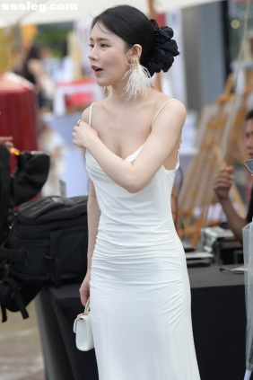 街拍作品 低胸丰满性感女友[111P2.41G]