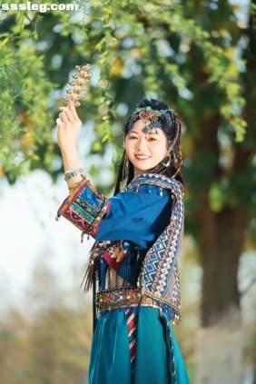 [YITUYU艺图语]2025.08.20 苗疆少女 森林中发光 晓蓝[24P259M]