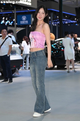 街拍作品 简单喇叭牛仔裤[45P878M]