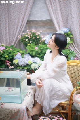 [YITUYU艺图语]2025.08.01 院子里的金鱼 静子子[13P221M]