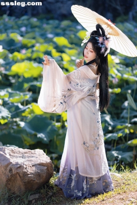 [YITUYU艺图语]2025.07.30 好运莲莲 星梓[15P220M]