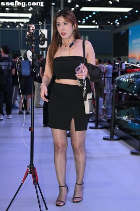 街拍作品 黑色套装裙亮丝[70P1.40G]