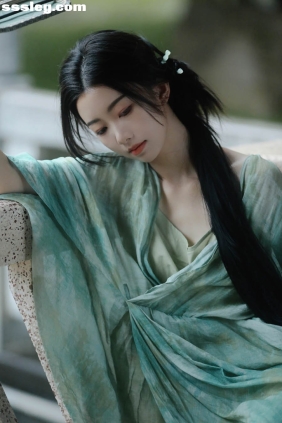 [YITUYU艺图语]2025.08.26 杨柳提 远方烟雨[15P228M]