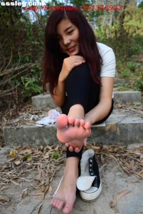 [战前女神]恋足美腿摄影套图086 [92P218M]