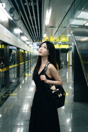 [YITUYU艺图语]2025.07.22 地铁站暗调 苏打饼干[17P174M]