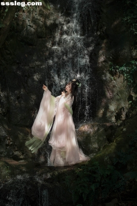 [YITUYU艺图语]2025.08.22 兔子你家嫦娥下凡了 云云的黑眼圈儿...