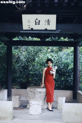 [YITUYU艺图语]2025.06.09 旗袍手推波 无语草莓[28P454M]