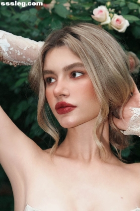 [YITUYU艺图语]2025.05.10 我将玫瑰藏入裙摆 ALBINA[19P289M]