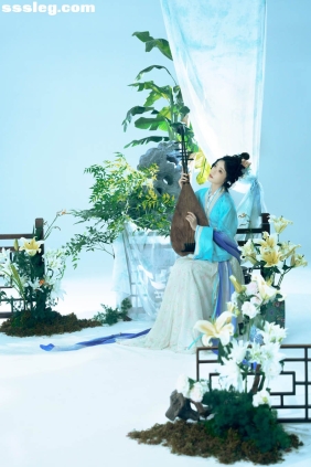 [YITUYU艺图语]2025.08.22 凉风至，荷以消夏 桃迟[13P81M]