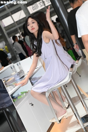 街拍作品 紫色裙装礼仪[69P1.15G]