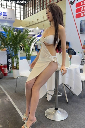 街拍作品 超性感白色紧身裙[8V5.06G]