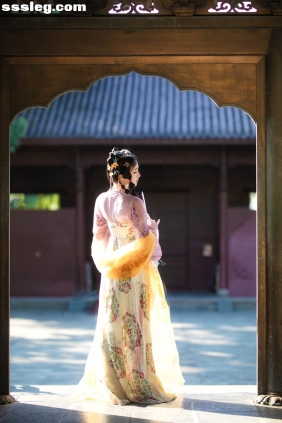 [YITUYU艺图语]2025.08.04 最是橙黄橘绿时 方莛玉[17P305M]