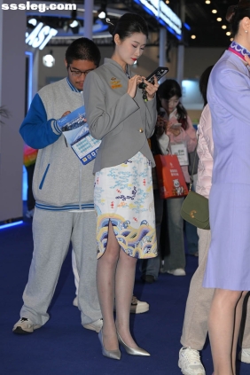 街拍作品 高级乘务长[90P2.06G]