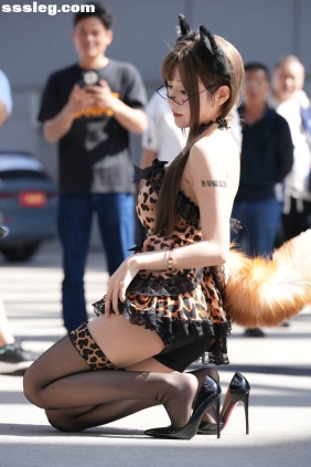 街拍作品 黑丝豹纹小姐姐[70P2.38G]