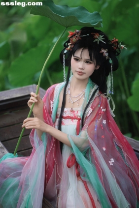 [YITUYU艺图语]2025.07.02 夏日荷花 婳婳[17P224M]