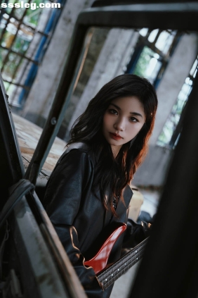 [YITUYU艺图语]2025.08.22 摇滚写真 透明鱼yu[15P135M]