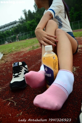 [战前女神]恋足美腿摄影套图035 [91P191M]