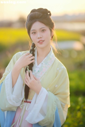 [YITUYU艺图语]2025.08.21 油菜花与少女 今天要去化妆玲[13P194M]