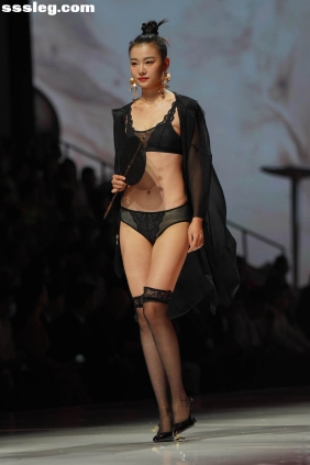 街拍作品 内衣展21 [107P3.18G]