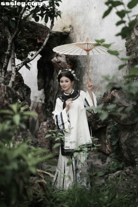 [YITUYU艺图语]2025.08.13 三把刀人像拍摄 洛宁 唐[27P99M]