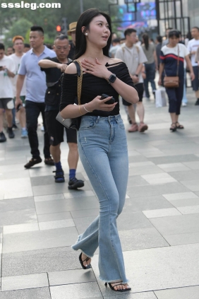 街拍作品 浅色喇叭牛仔裤[148P3.26G]