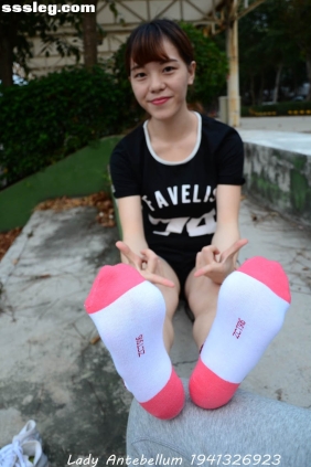 [战前女神]恋足美腿摄影套图089 [88P183M]