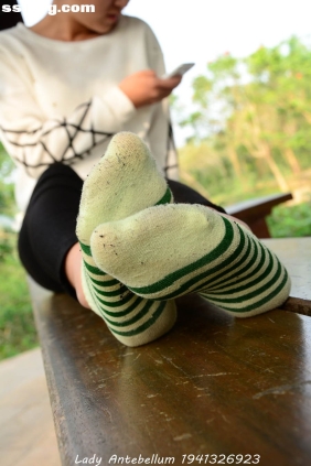 [战前女神]恋足美腿摄影套图014 [80P122M]