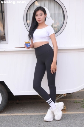 不吃鸡蛋街拍作品 First[597P+1V24.7G]