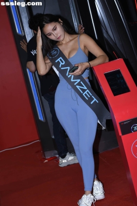 街拍作品 蓝色瑜伽运动装[71P970M]