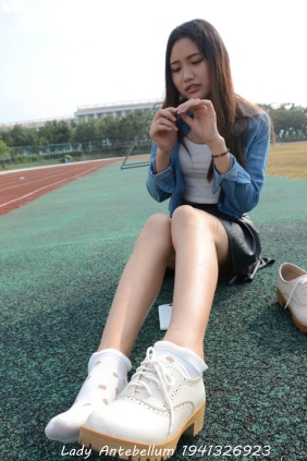 [战前女神]恋足美腿摄影套图078 [122P180M]