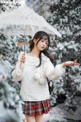 [YITUYU艺图语]2025.09.22 圣诞人像拍照 南有陈喵喵~[16P156M]