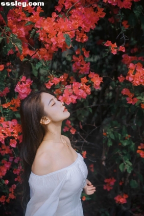 [YITUYU艺图语]2025.04.17 三角梅瀑 藏住少女温柔 颖儿YY[46P1.91G]