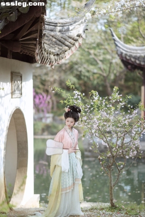 [YITUYU艺图语]2025.08.26 应是绿肥红瘦 绛朱_[20P175M]