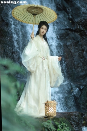 [YITUYU艺图语]2025.08.17 山月 人间月 素尘[17P341M]