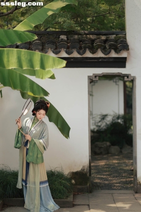 [YITUYU艺图语]2025.11.13 黛眉轻扫远山春 秦卿卿[9P91M]